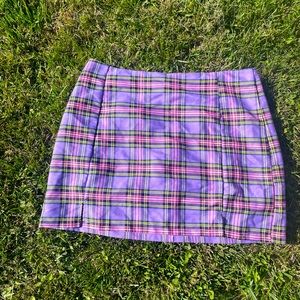 Plaid mini skirt so cute!